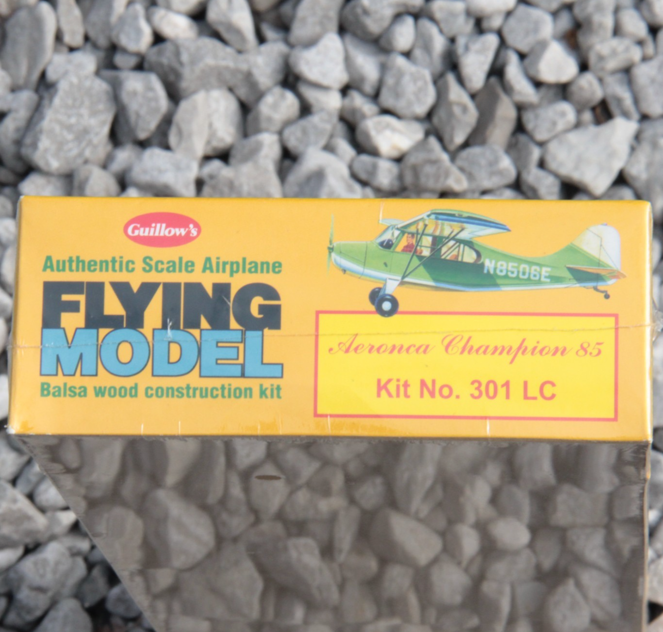 Guillow's Bals Airplane Model Kit - Aeronco Champion 85 - #301 - 24" Wingspan