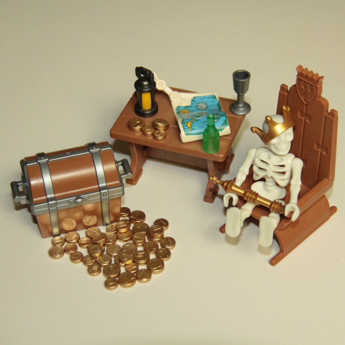 Playmobil Pirate Skeleton Throne Treasure Map Chest & Gold Goonies Diorama