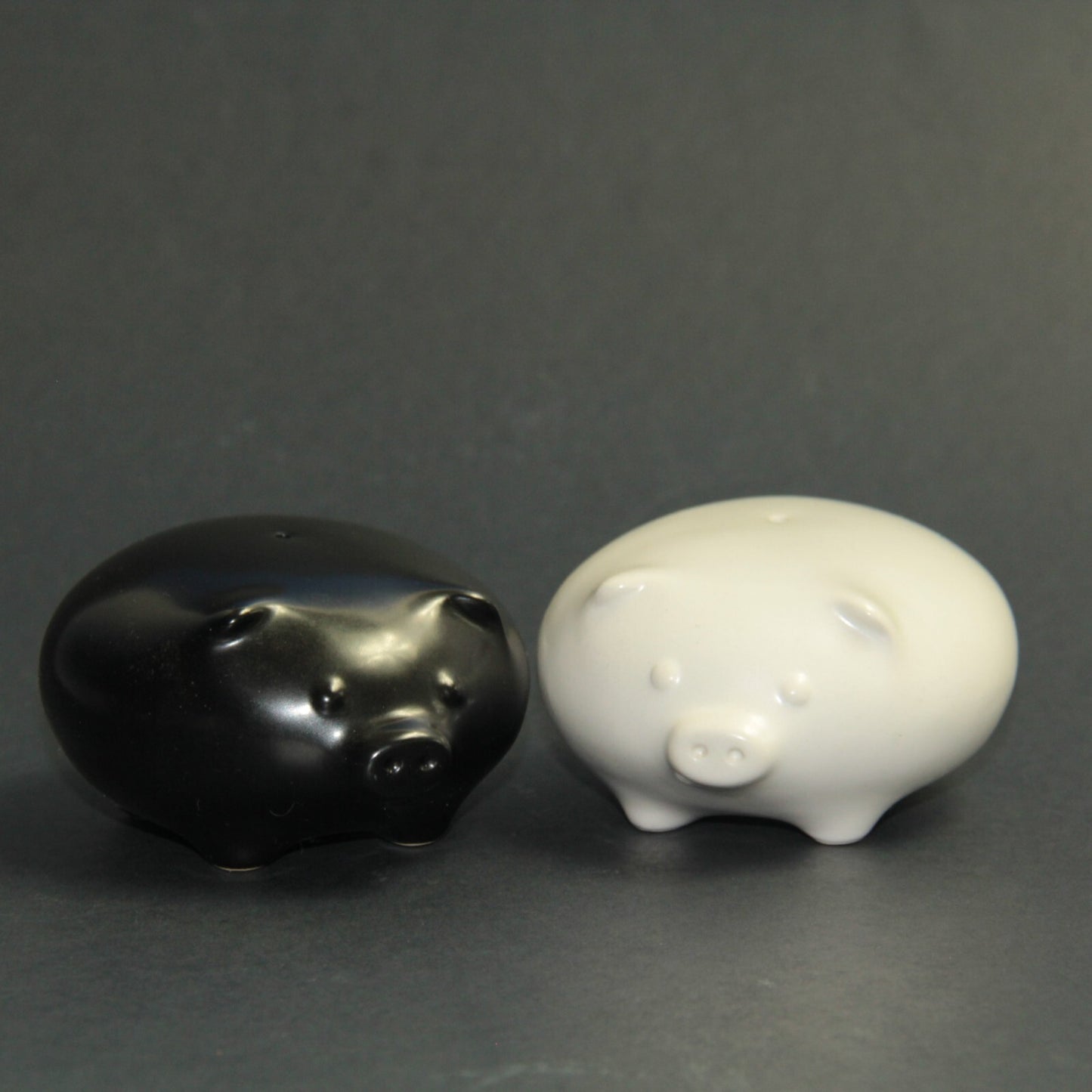 Jonathan Adler Pig Salt & Pepper Shakers – Black & White Ceramic – Excellent