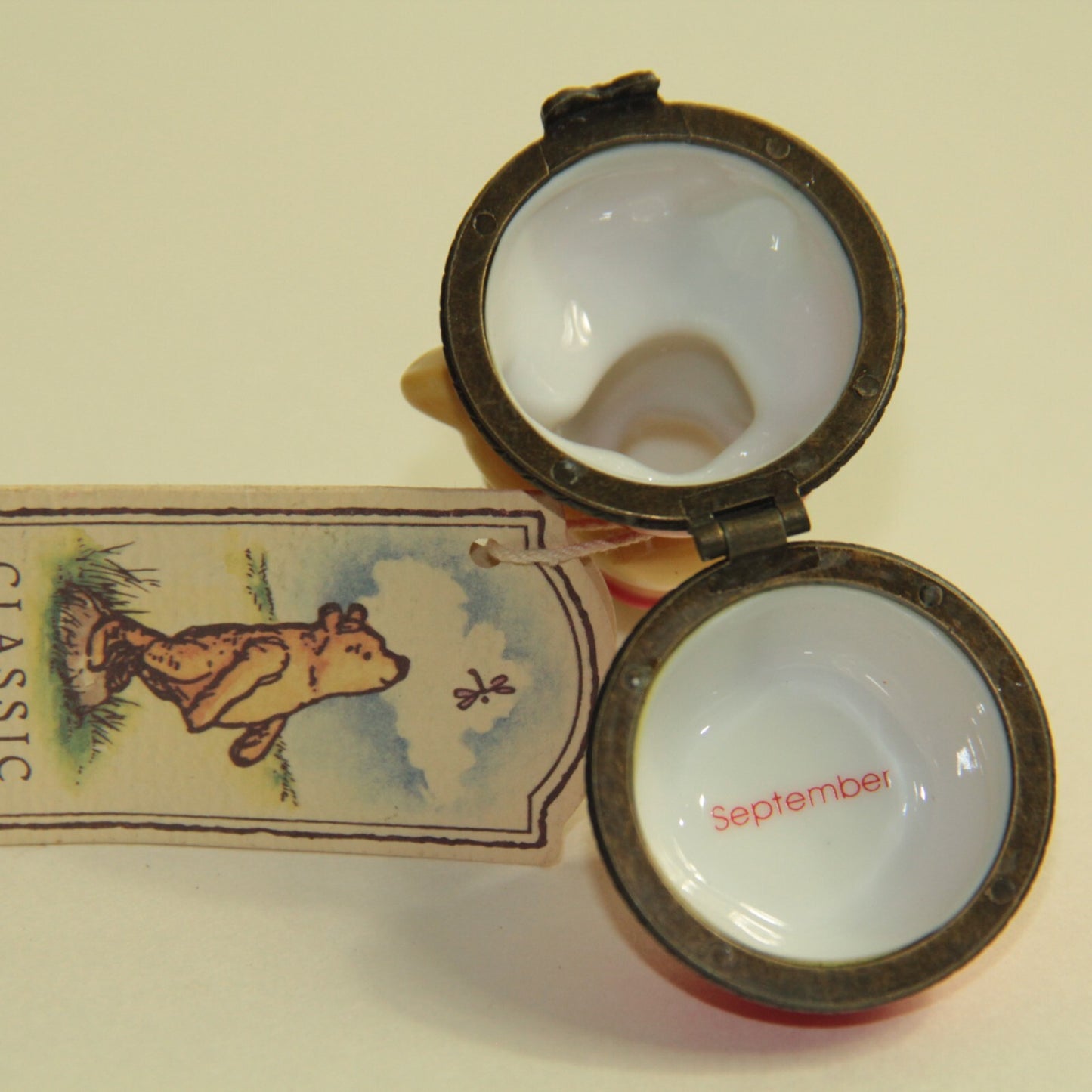 Disney Winnie the Pooh Porcelain Trinket Box SEPTEMBER - Pooh on Apple w/ Tag 🍎