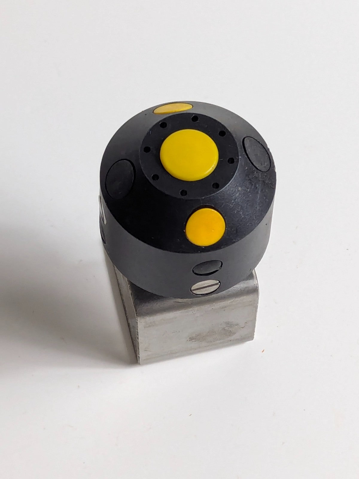 IFM Efector Target Puck for Valve Actuator | E17320 | Good Used Condition