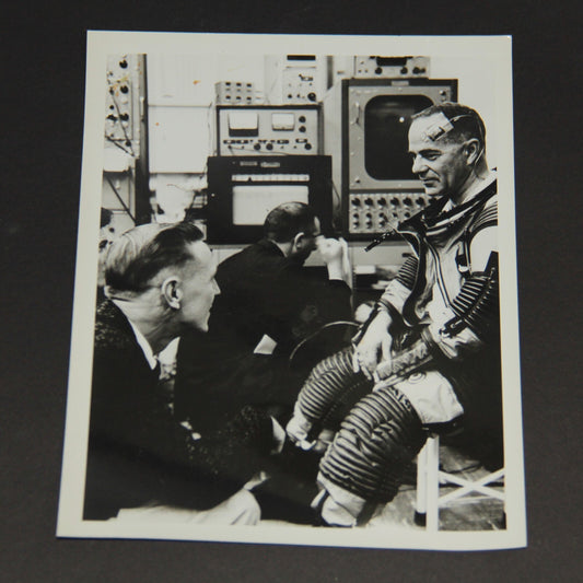 NASA PRESS RELEASE 63-Apollo-62 Arnold Beck Back to Earth Photo -Purple Print 🌌