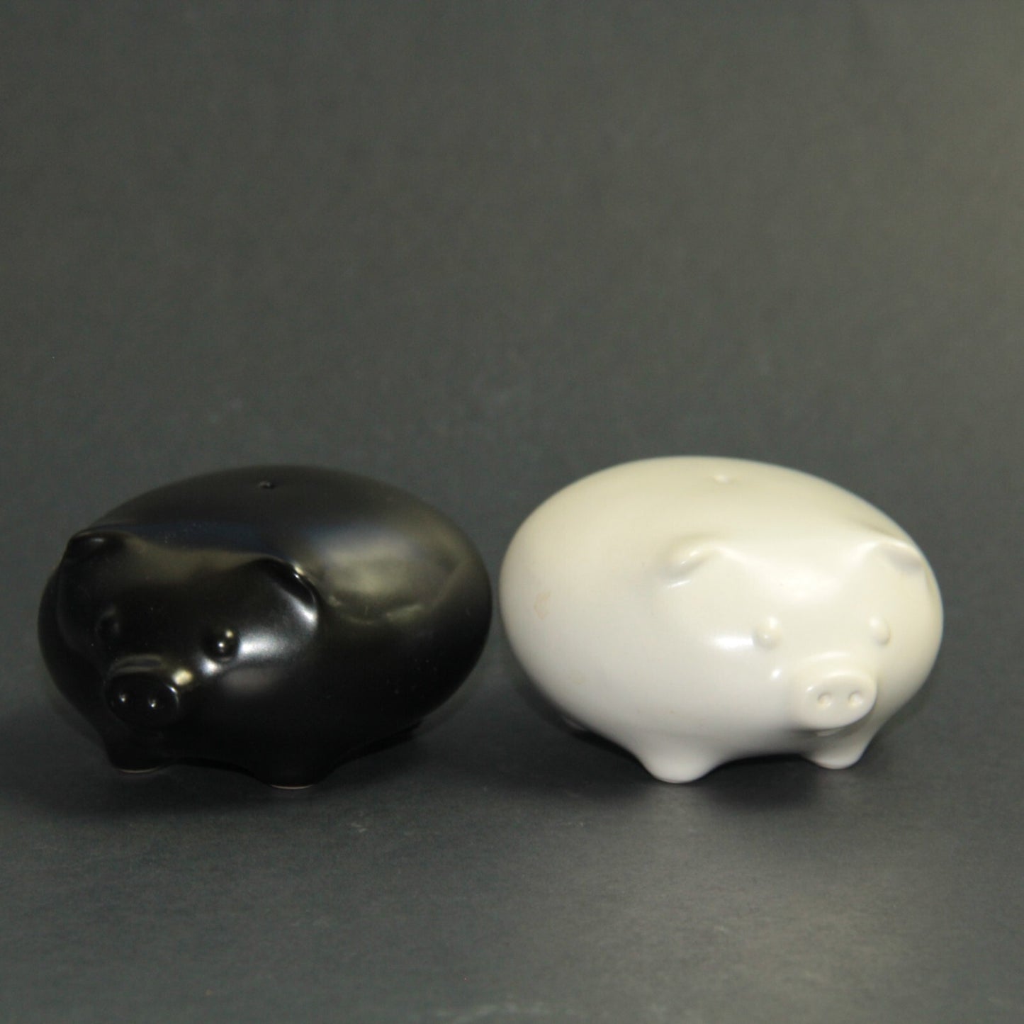Jonathan Adler Pig Salt & Pepper Shakers – Black & White Ceramic – Excellent