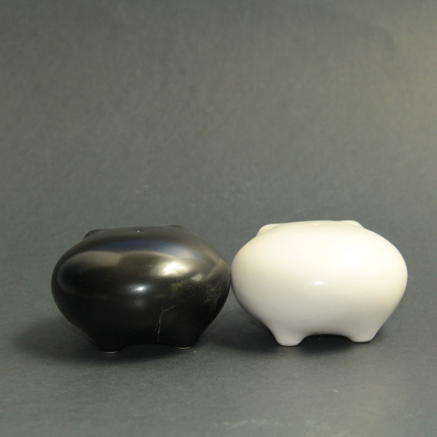 Jonathan Adler Pig Salt & Pepper Shakers – Black & White Ceramic – Excellent