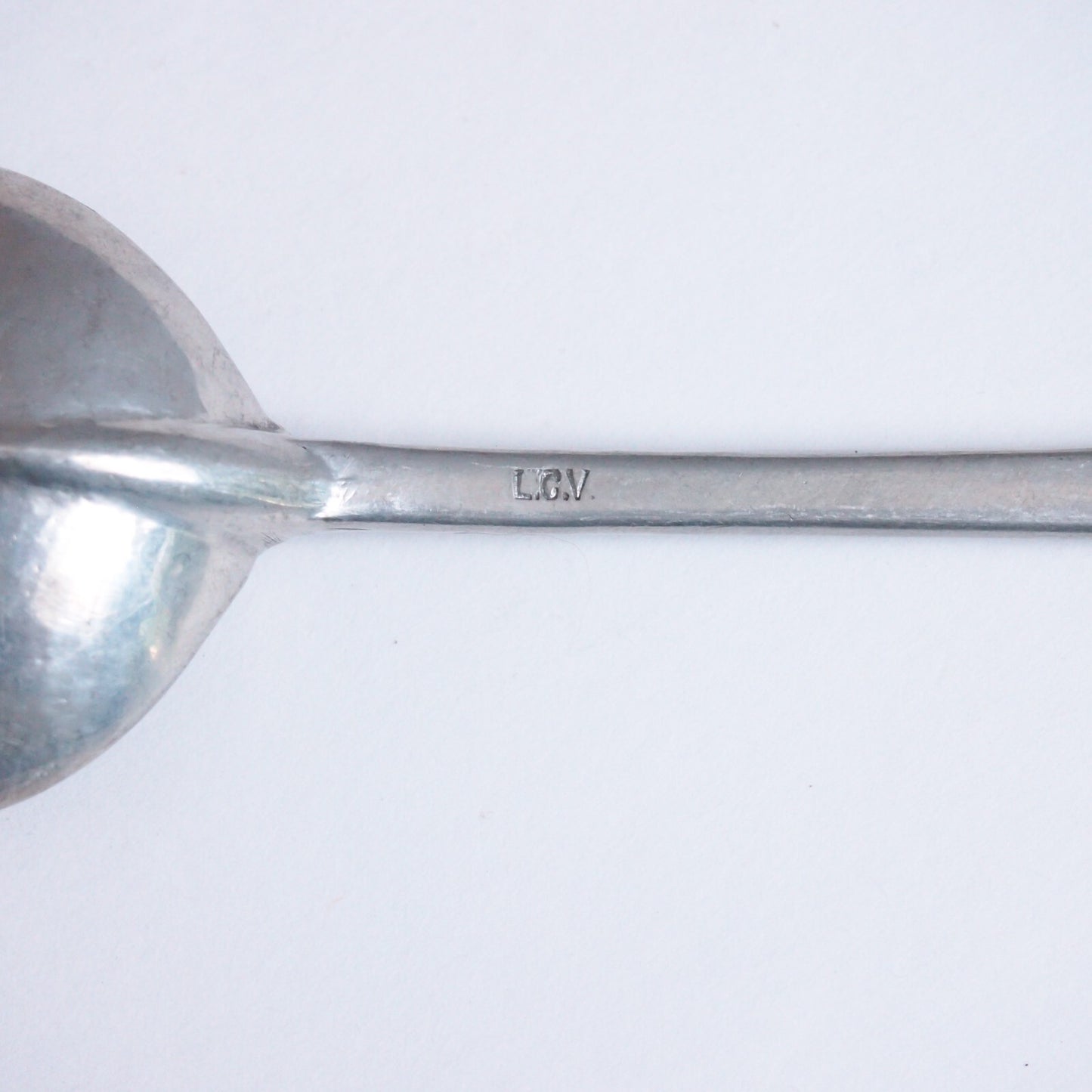 Vintage Set of 12 Britannia Pattern Pewter Spoons St. Genevieve Foundry w Stand