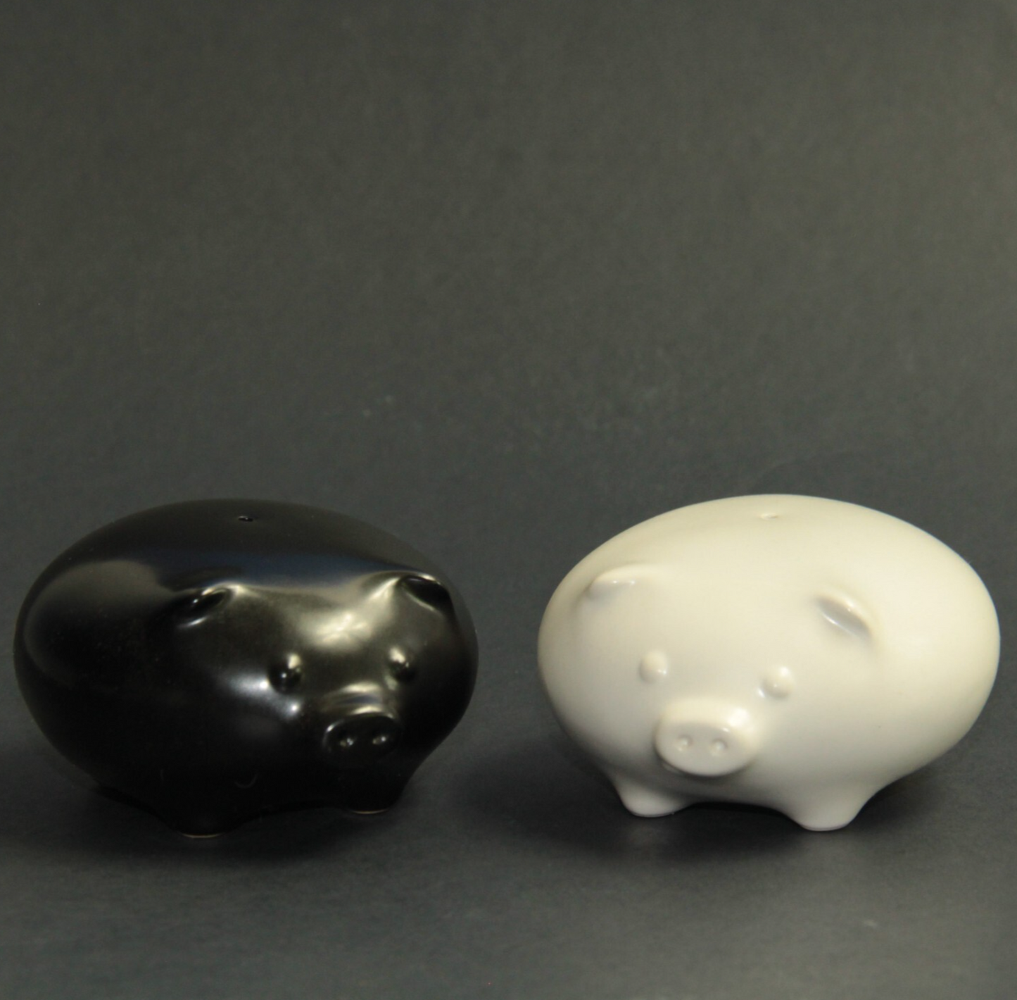 Jonathan Adler Pig Salt & Pepper Shakers – Black & White Ceramic – Excellent