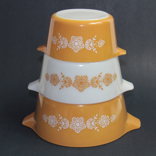PYREX – 3-Piece White & Butterscotch BUTTERFLY GOLD Casserole Set – No Lids
